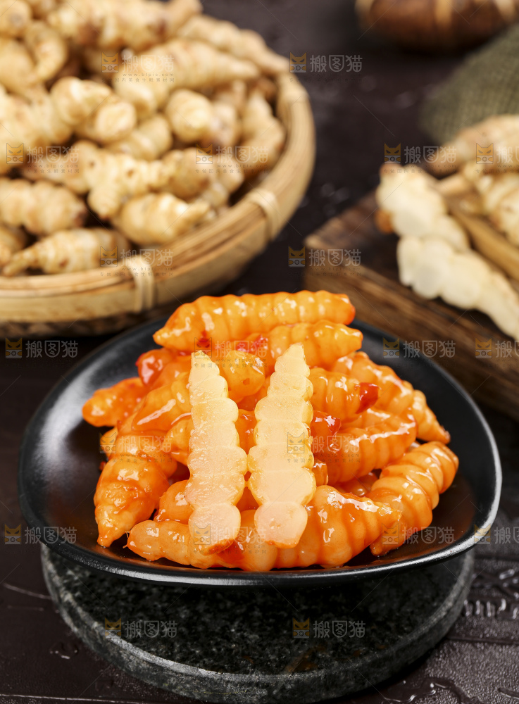 盘子里的红油宝塔菜