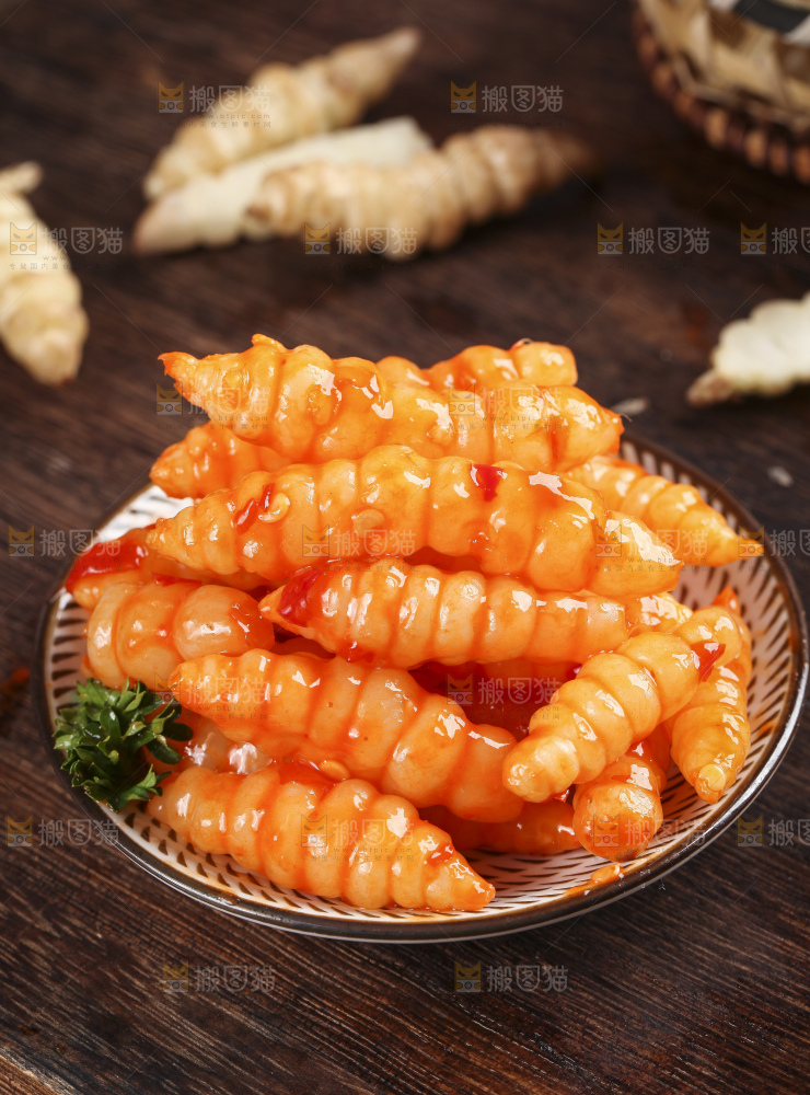 盘子里的红油宝塔菜