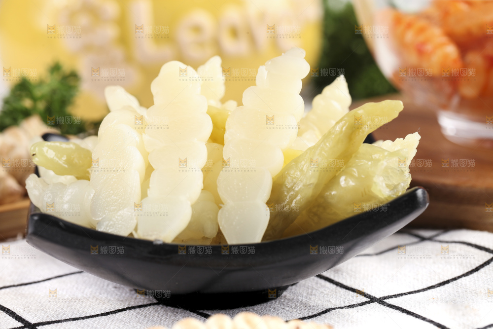 盘子里的泡椒宝塔菜