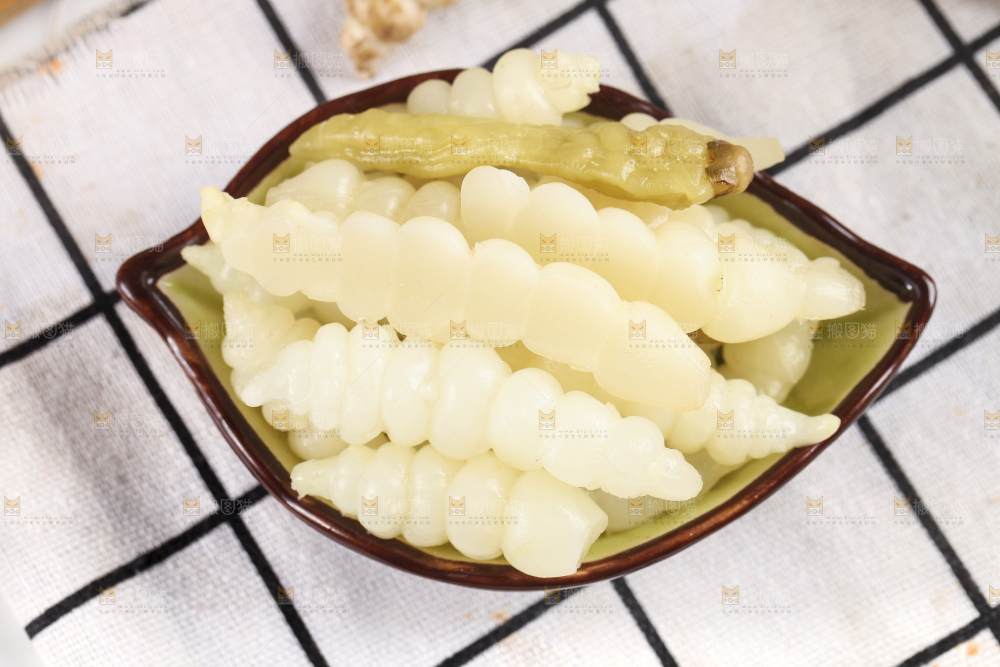 盘子里的泡椒宝塔菜
