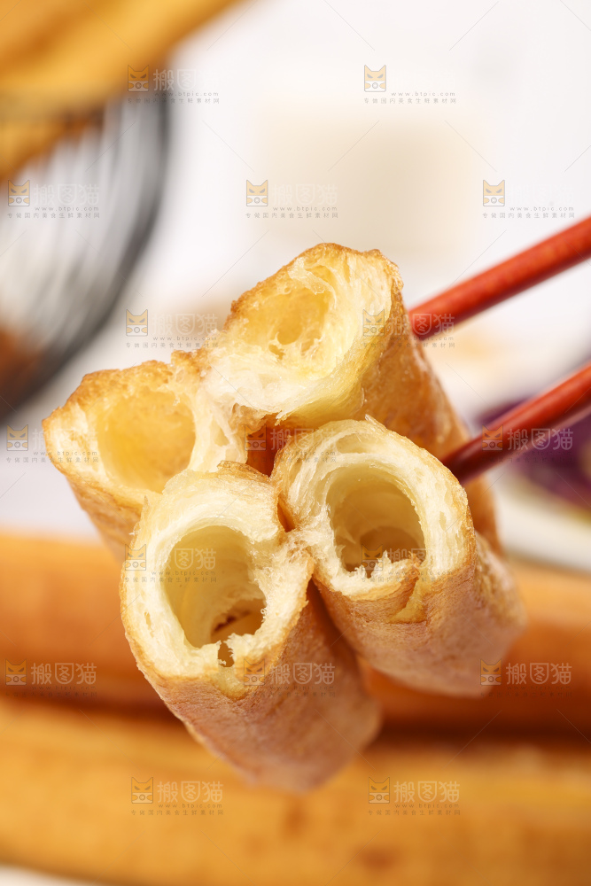 浅底上的香酥油条