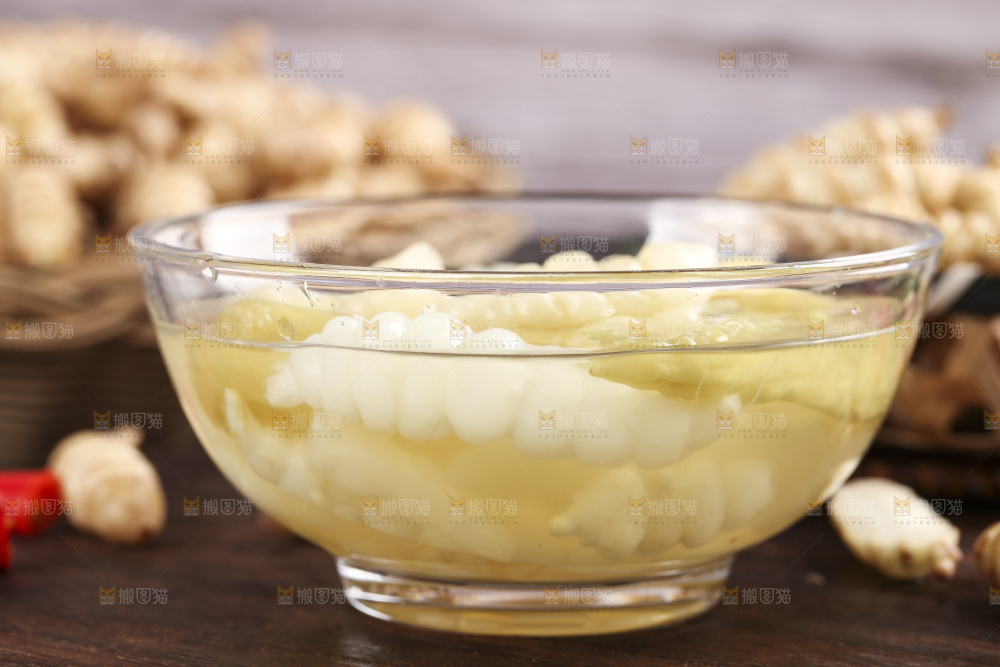 盘子里的泡椒宝塔菜