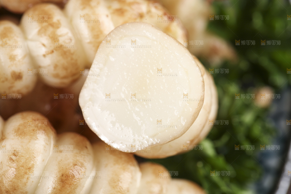 深底上的宝塔菜