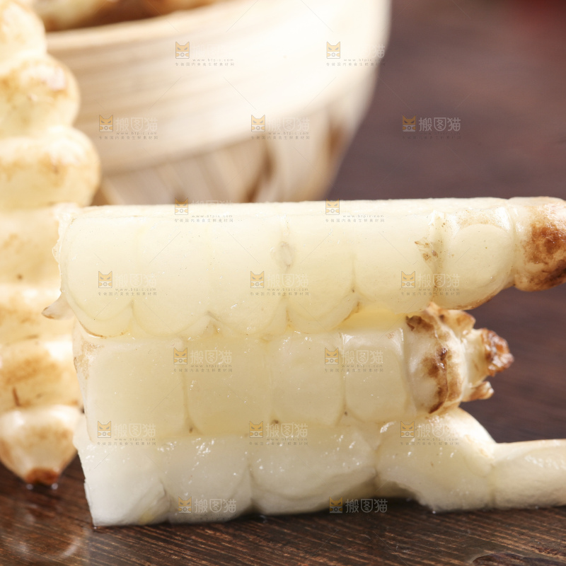 深底上的宝塔菜