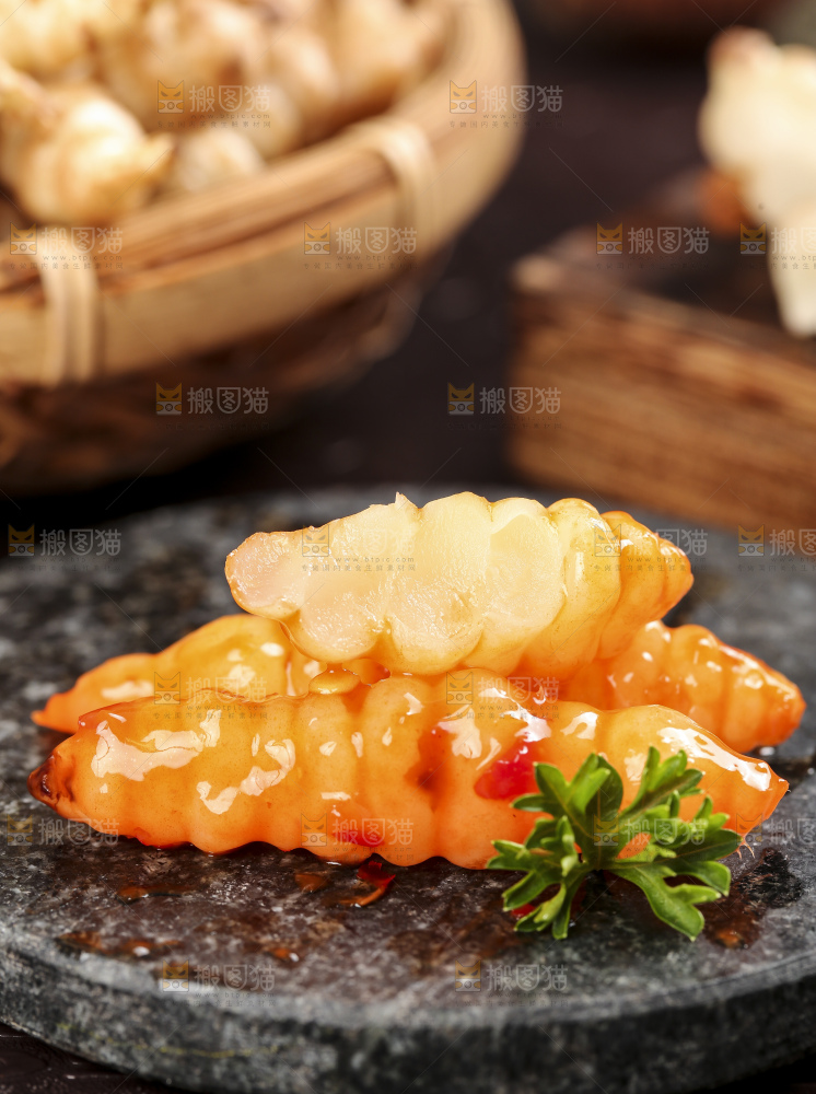 盘子里的红油宝塔菜