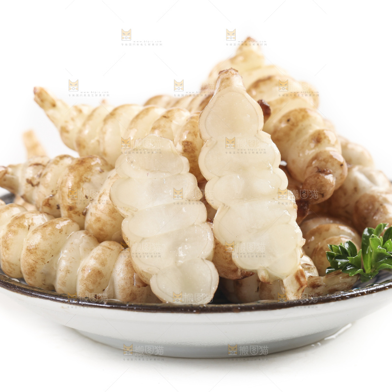 白底上的宝塔菜