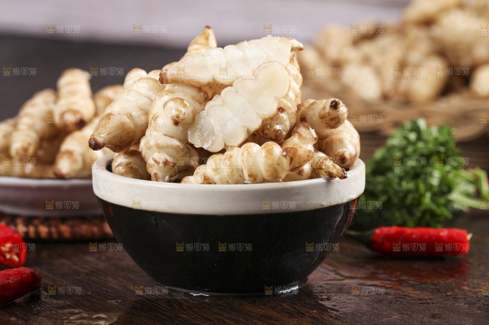 深底上的宝塔菜
