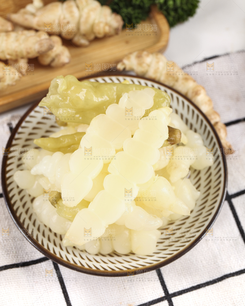盘子里的泡椒宝塔菜