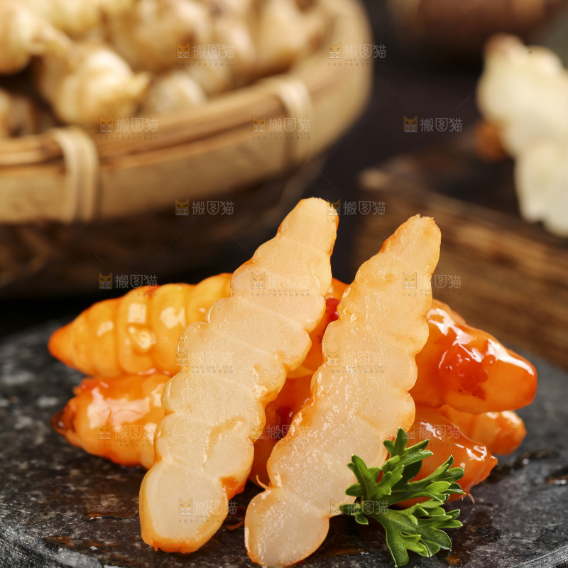 盘子里的红油宝塔菜