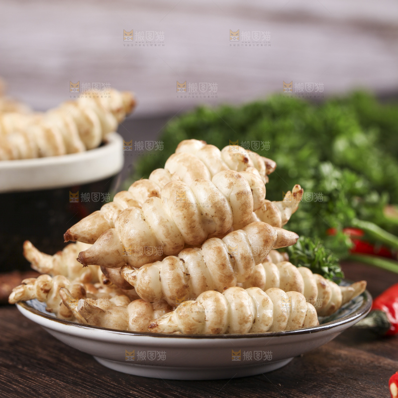 深底上的宝塔菜