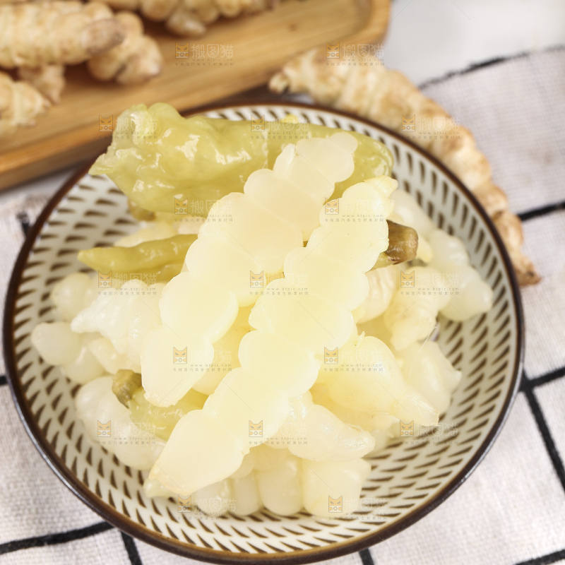 盘子里的泡椒宝塔菜