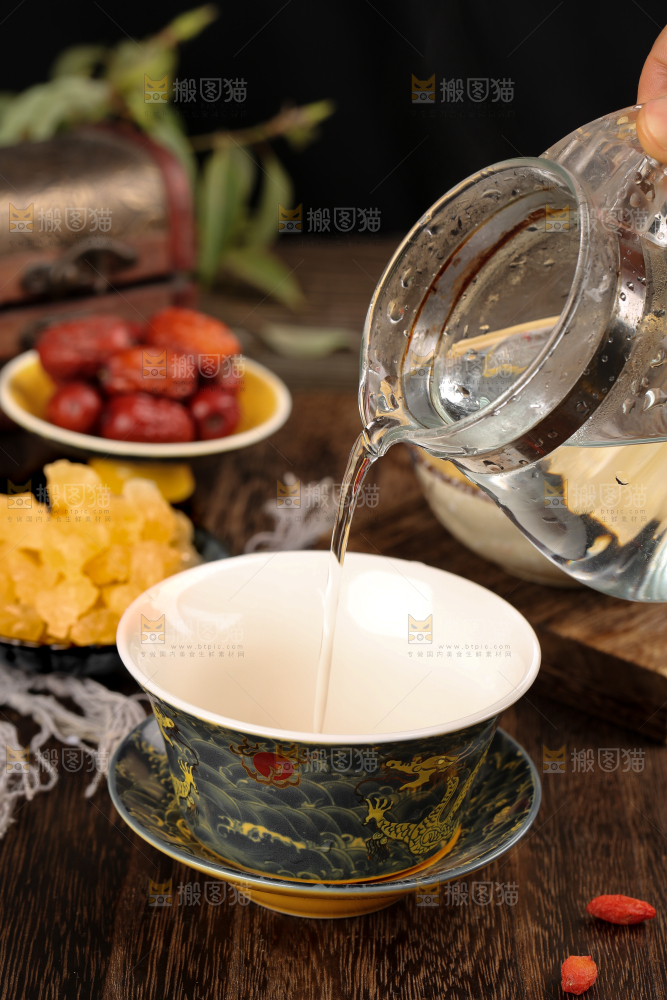 深底上的黄冰糖