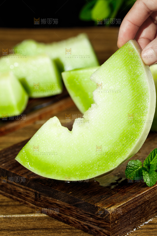 深底上的玉菇甜瓜