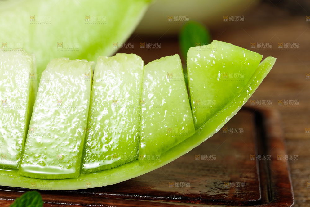 深底上的玉菇甜瓜