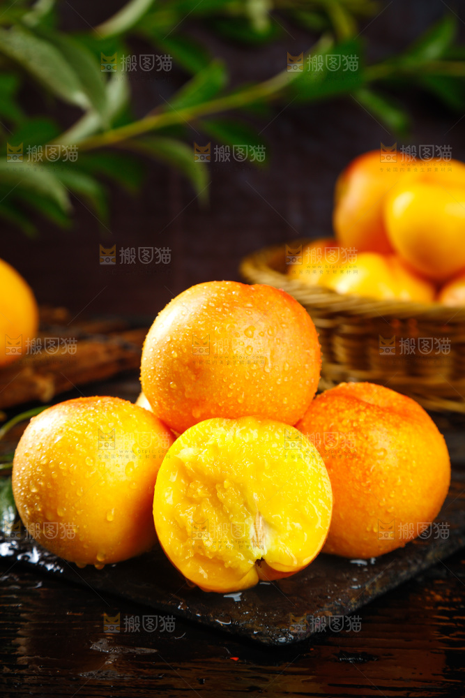 深底上的黄油桃