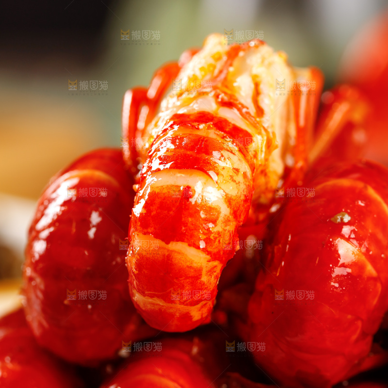 深底上的香辣小龙虾