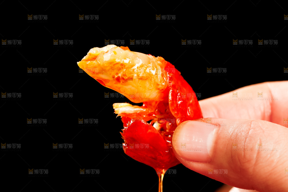 深底上的香辣小龙虾