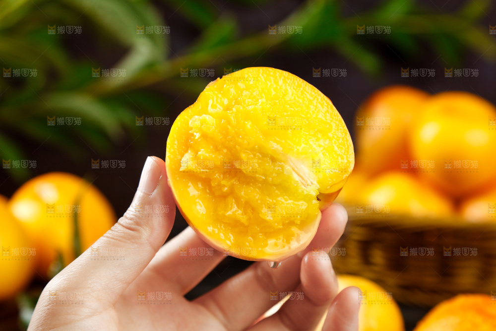 深底上的黄油桃