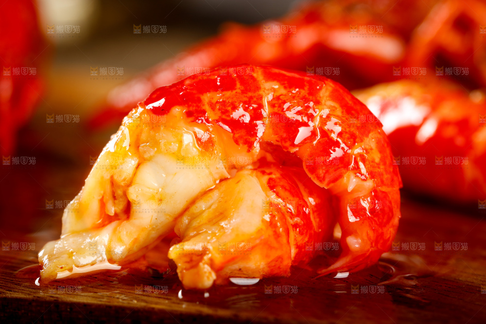 深底上的香辣小龙虾