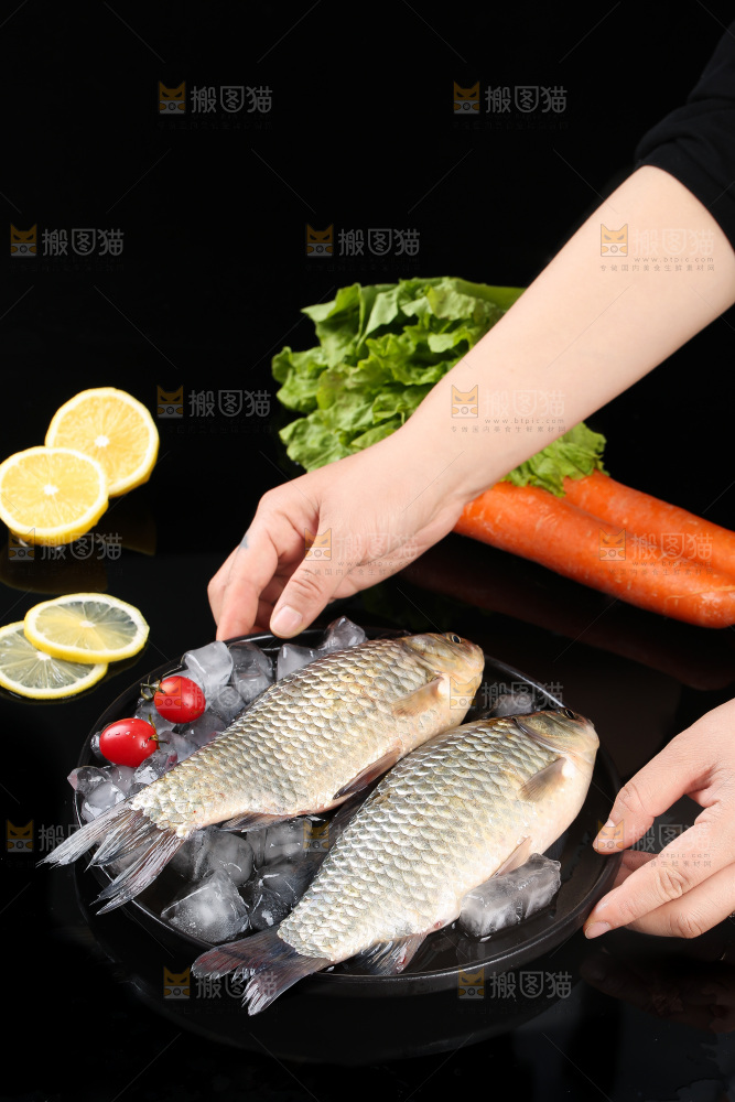 深底上的鲫鱼