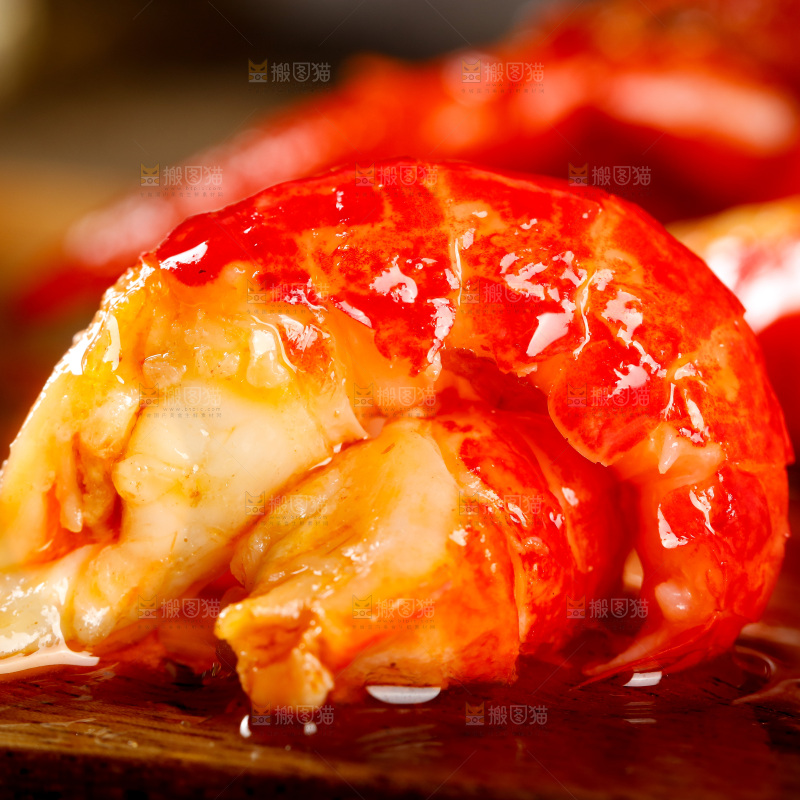 深底上的香辣小龙虾