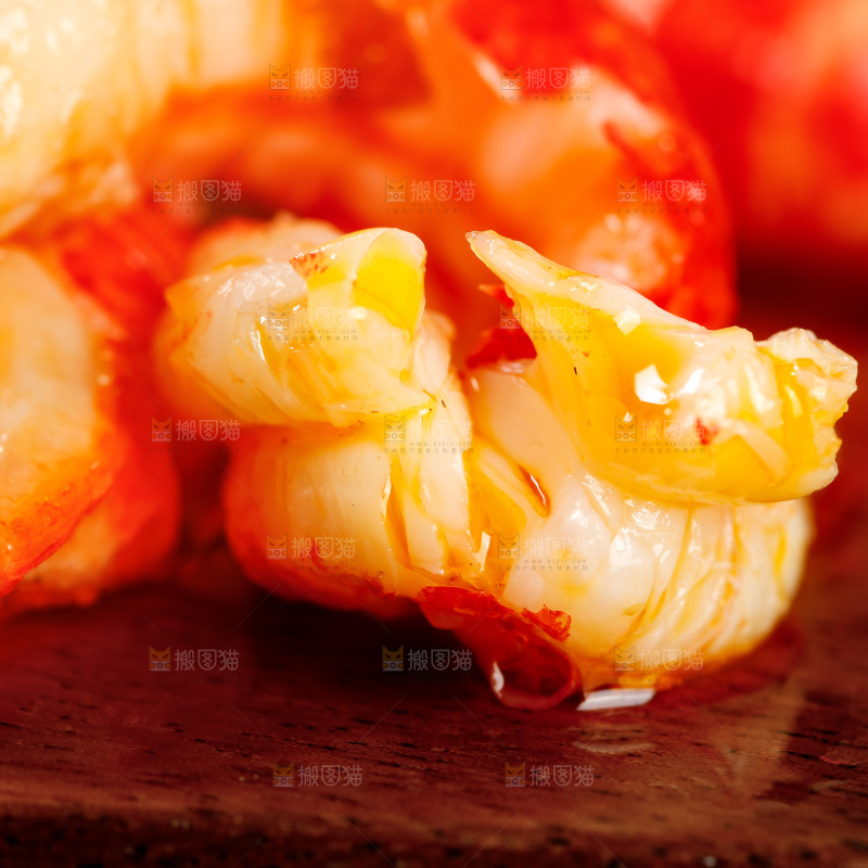 深底上的香辣小龙虾