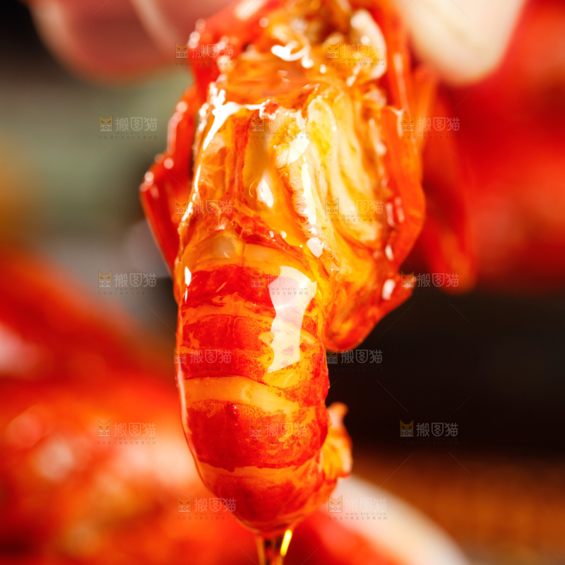 深底上的香辣小龙虾
