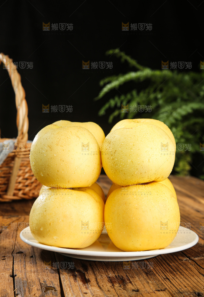 深底上的奶油富士
