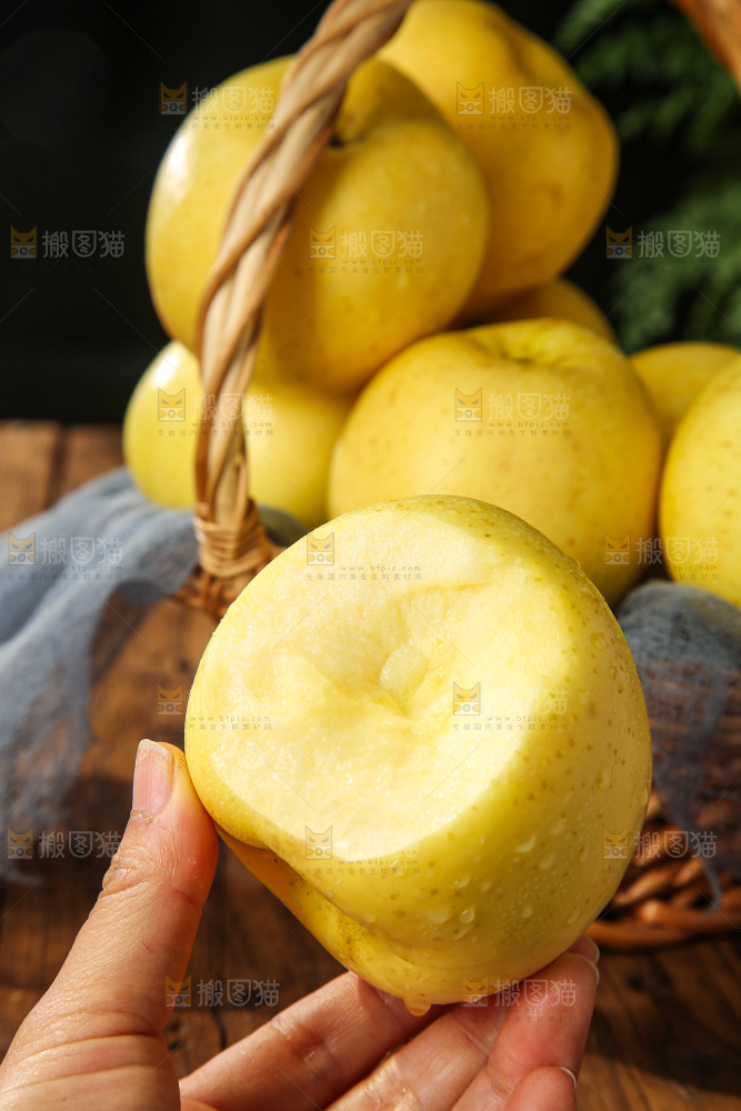 深底上的奶油富士