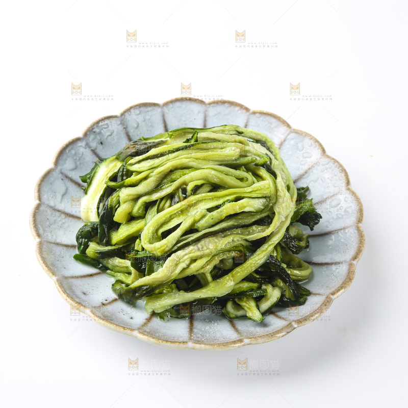 白底上的干黄瓜条