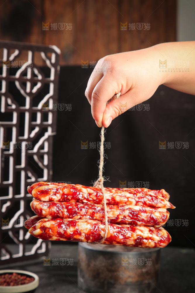 深底上的腊肠