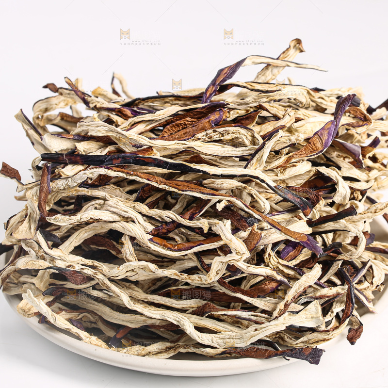 白底上的茄子干