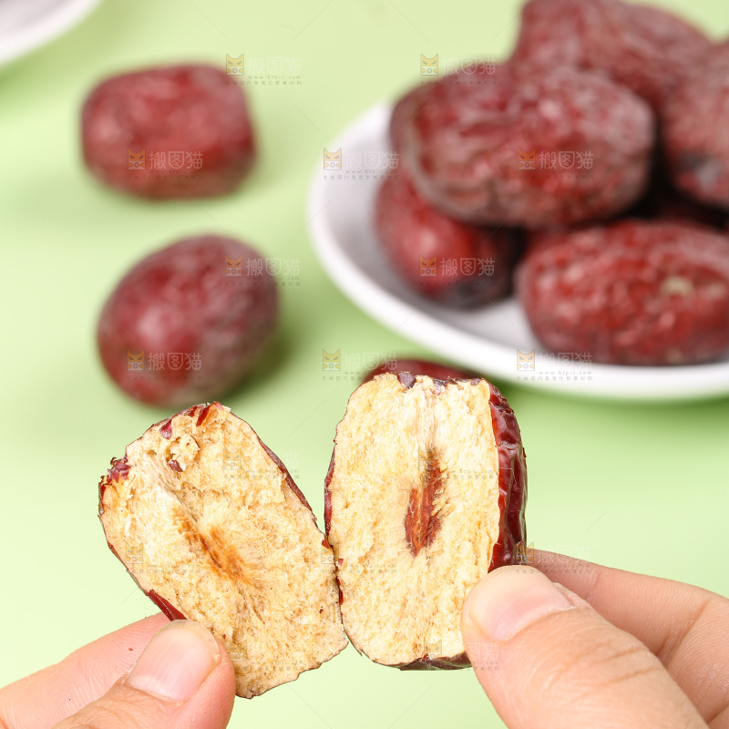 浅底上的若羌灰枣