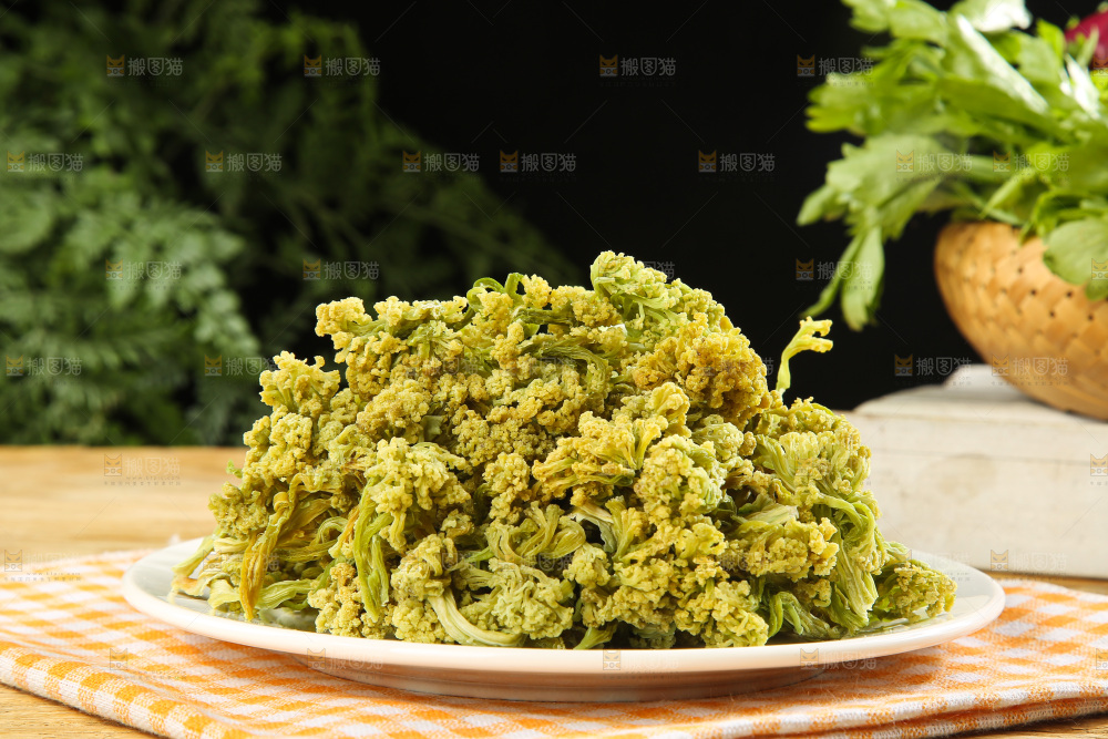 木底上的干花菜