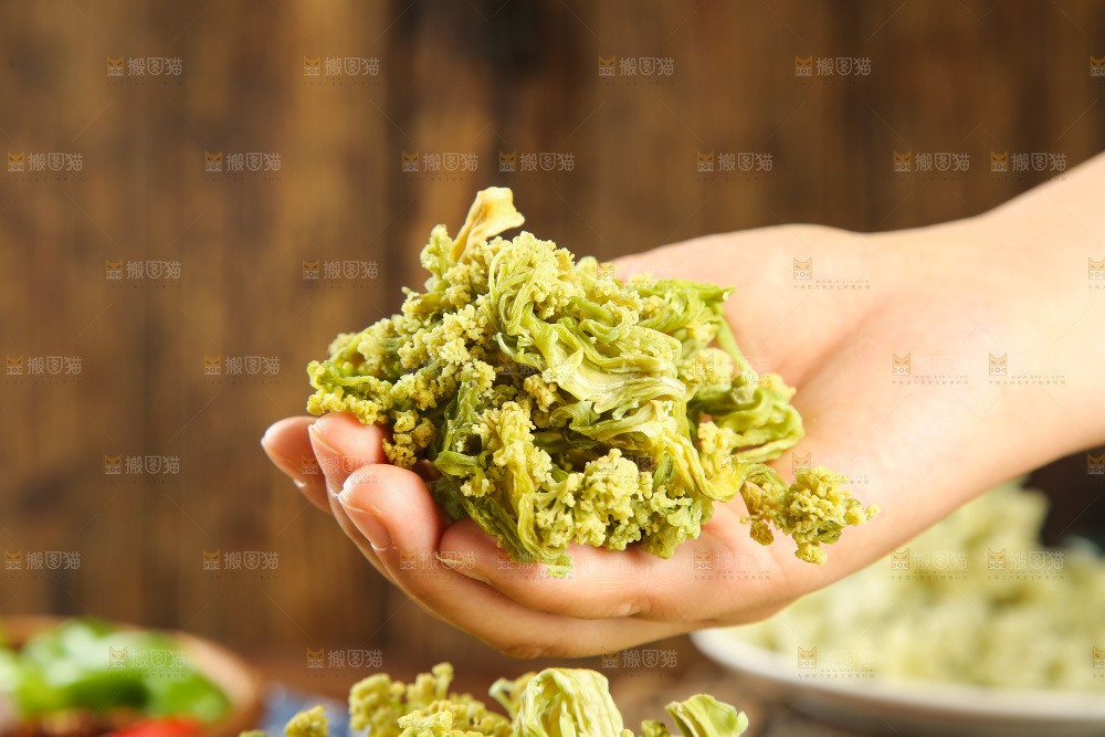 木底上的干花菜
