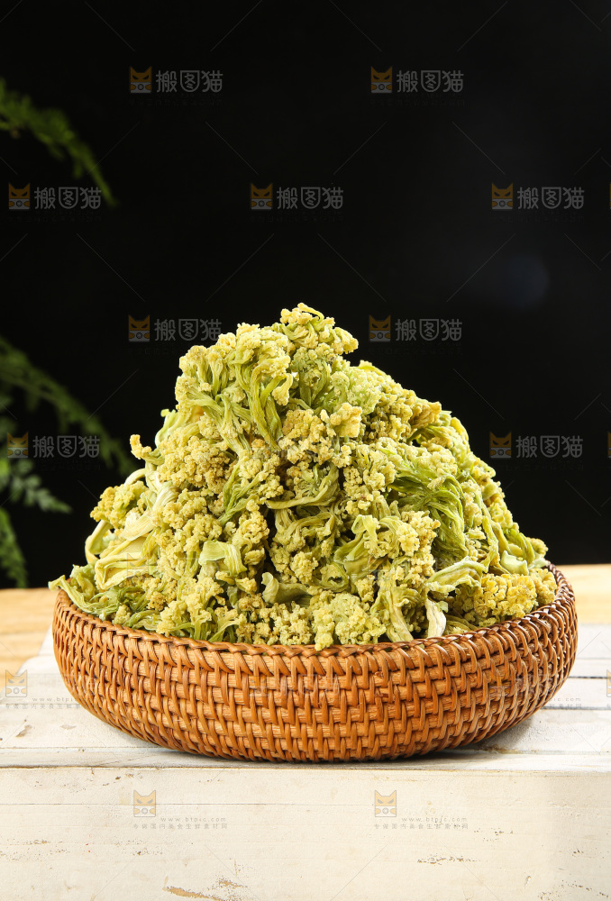 木底上的干花菜