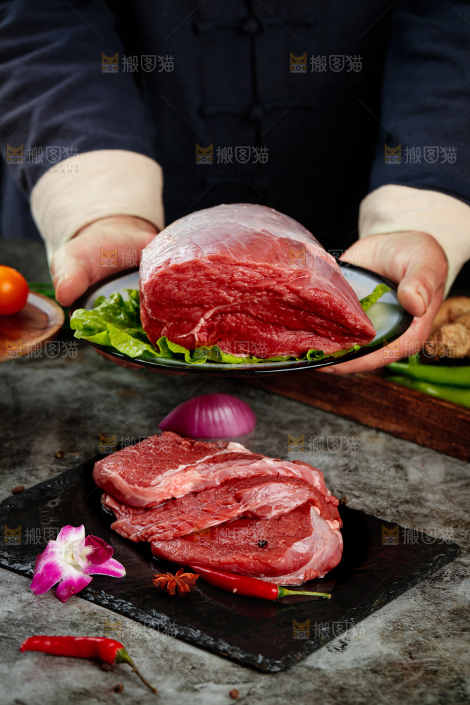 深底上的新鲜牛肉