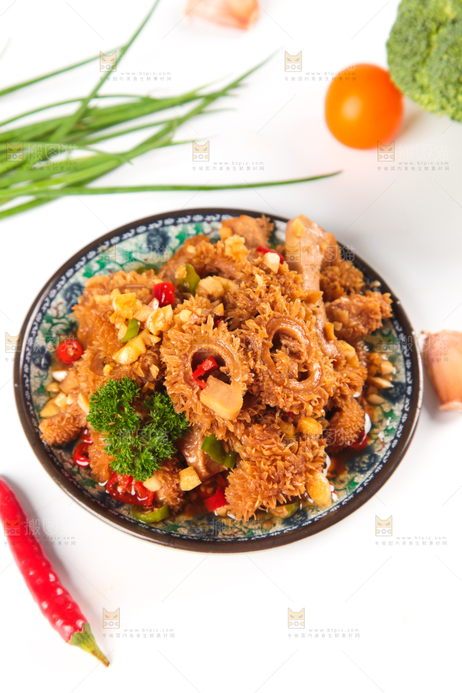 白底上的香辣牛肚