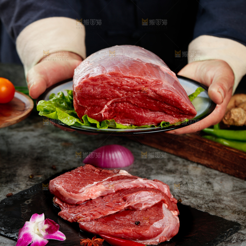 深底上的新鲜牛肉