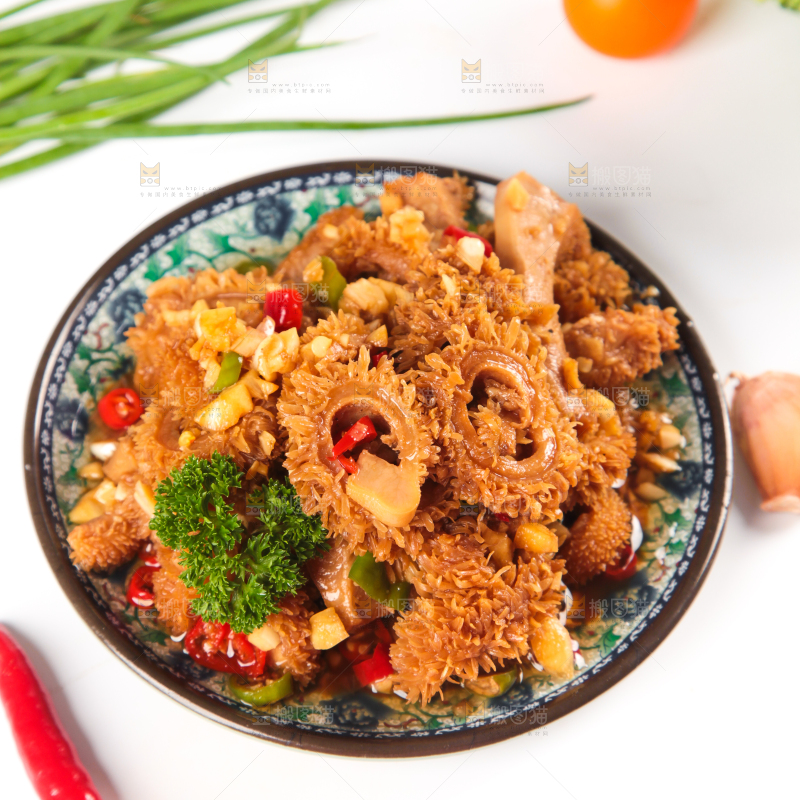 白底上的香辣牛肚