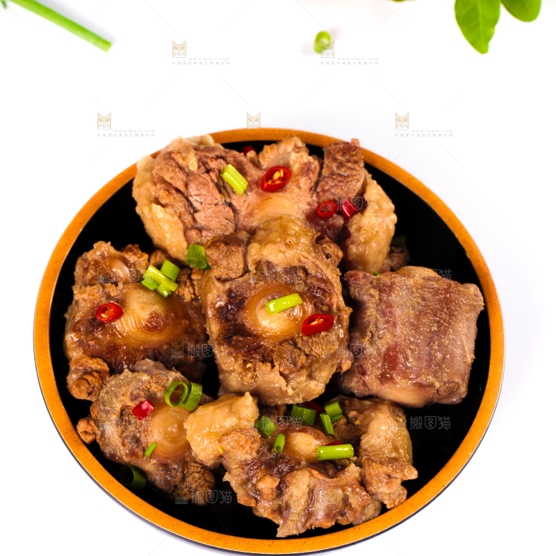 白底上的辣炖牛尾
