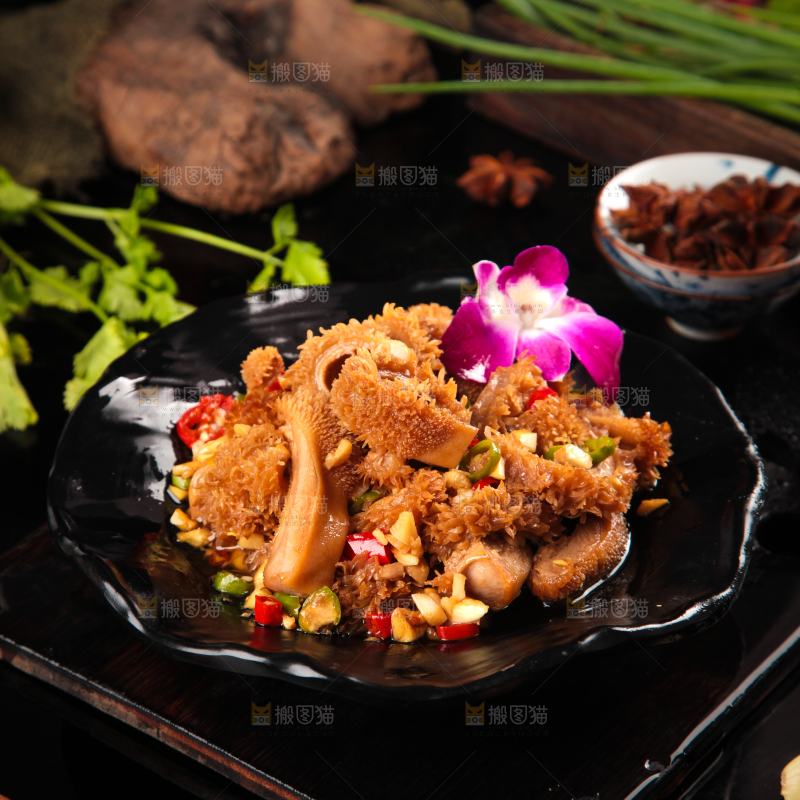 深底上的香辣牛肚