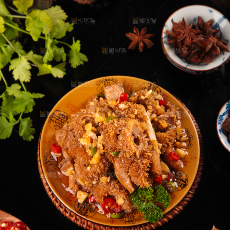 深底上的香辣牛肚
