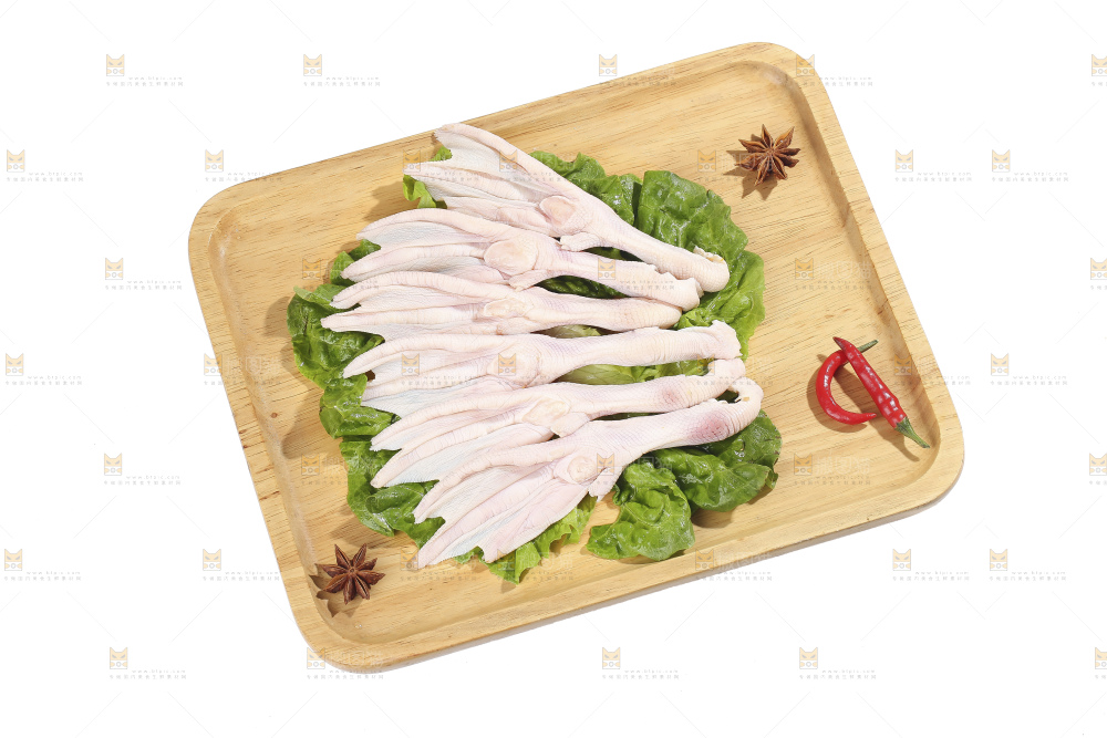 白底上的新鲜鸭掌