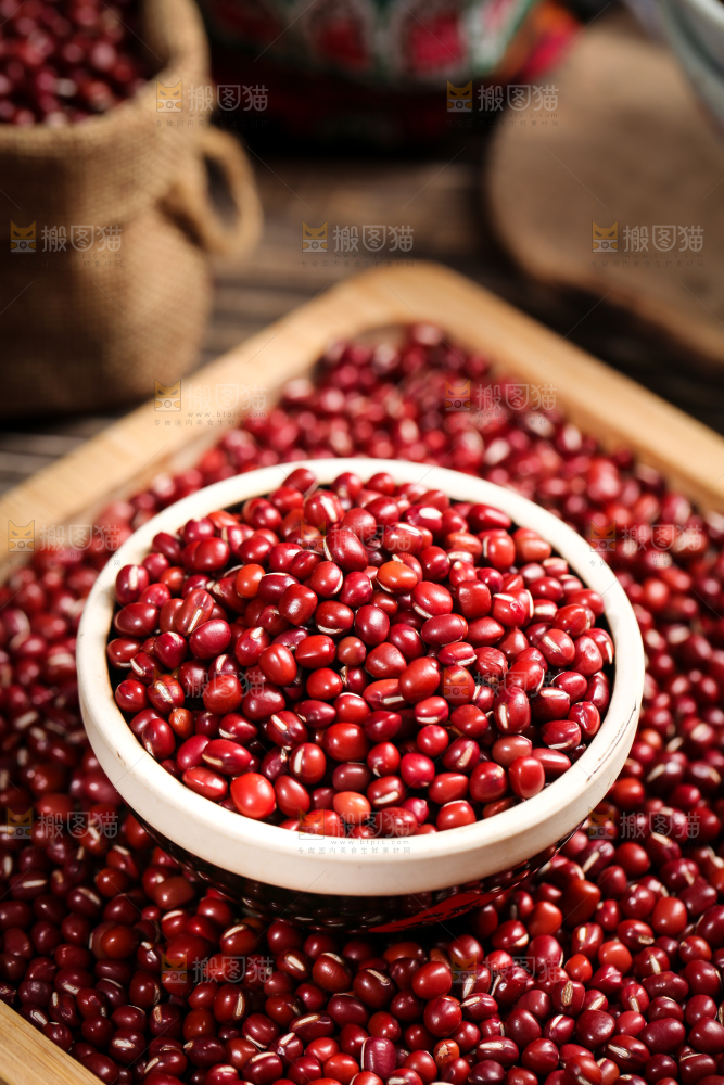 深底上的红豆