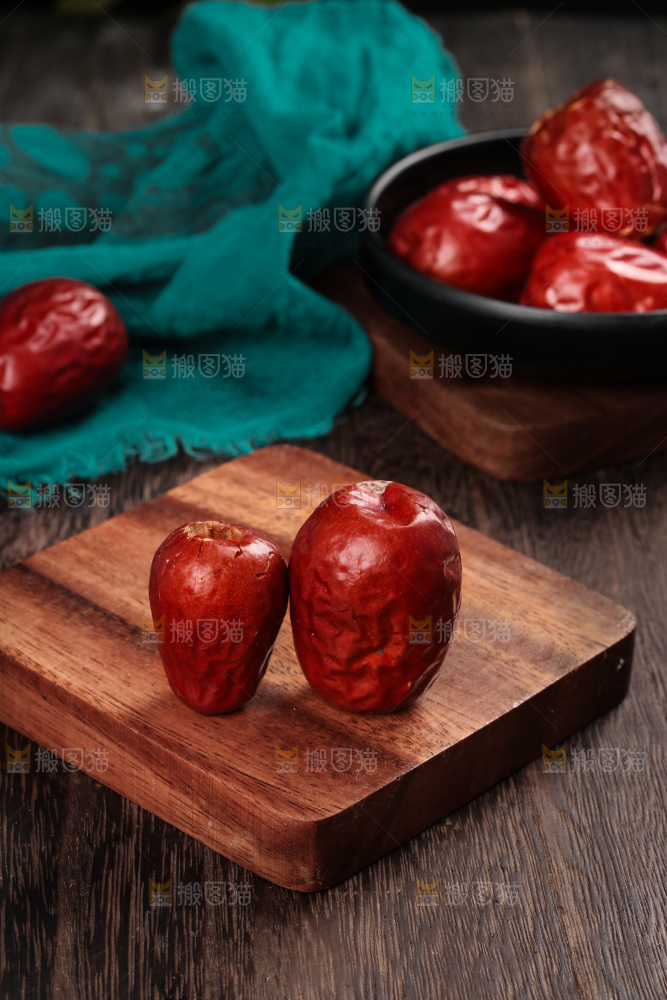 深底上的红枣
