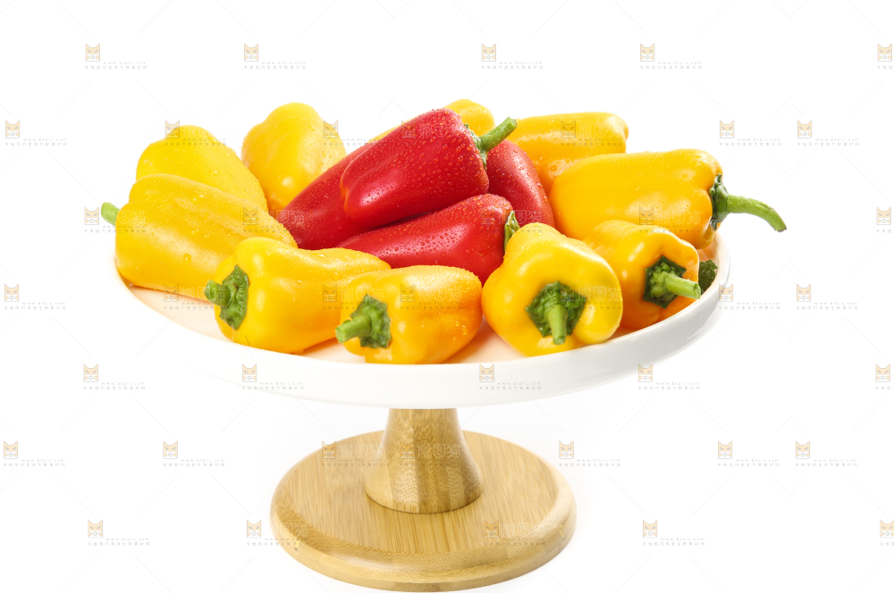 白底上的水果彩椒