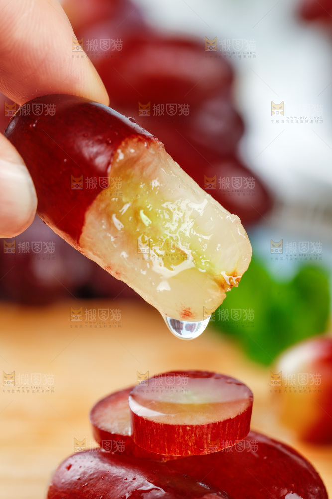 浅底上的金手指葡萄