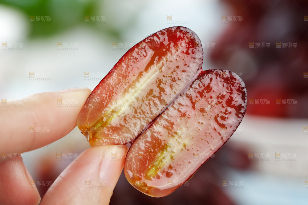 浅底上的金手指葡萄