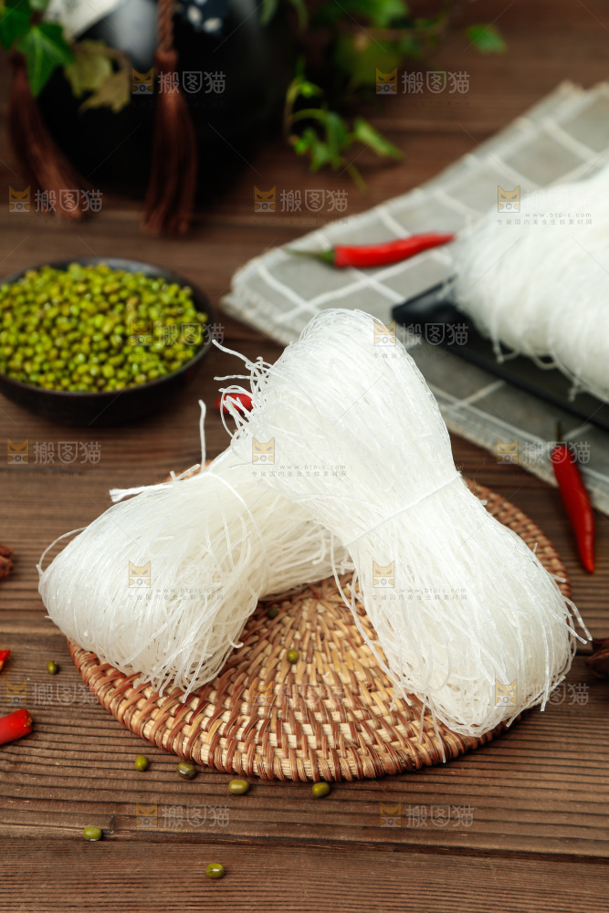深底上的龙口粉丝